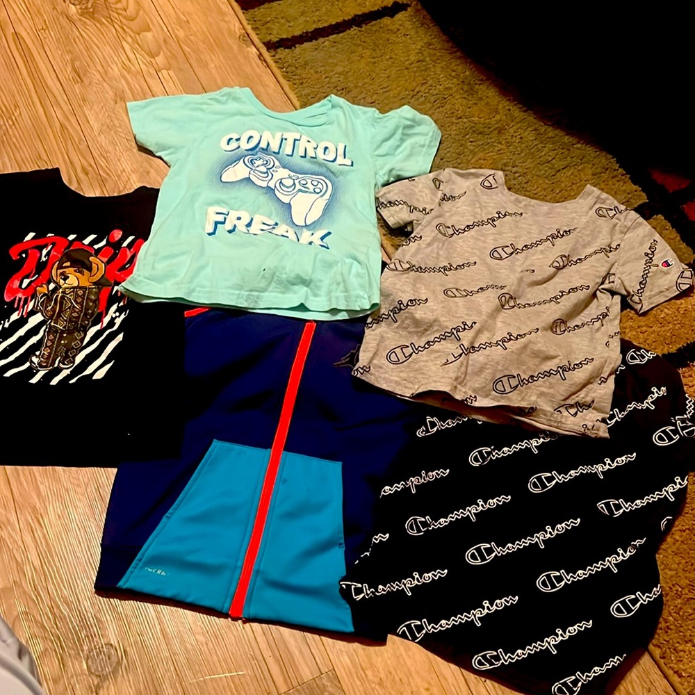 Lot ( size 6 shirts )